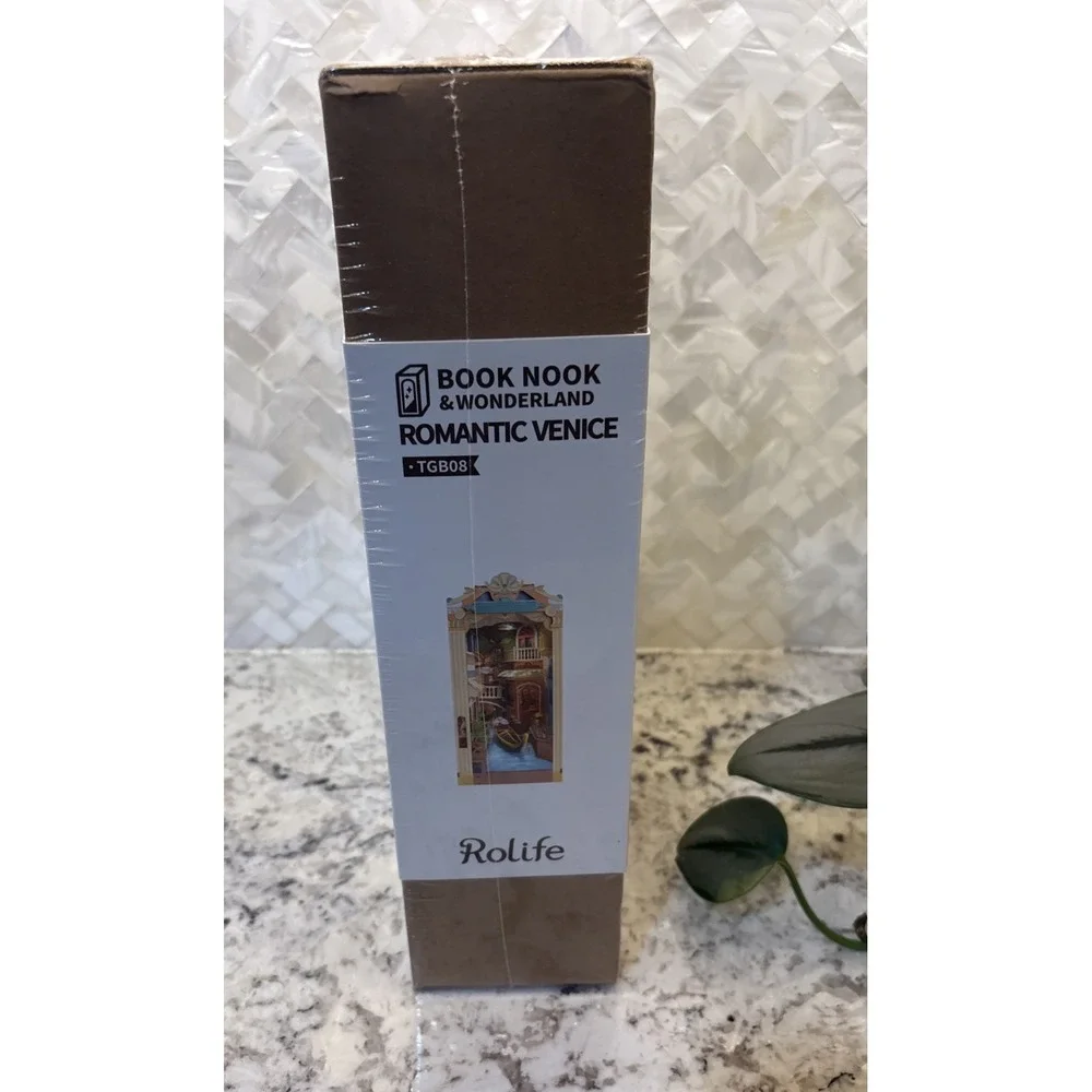 Rolife 3D Wooden Book Nook &‎ wonderland Kit DIY Miniature Venice LED Bookshelf